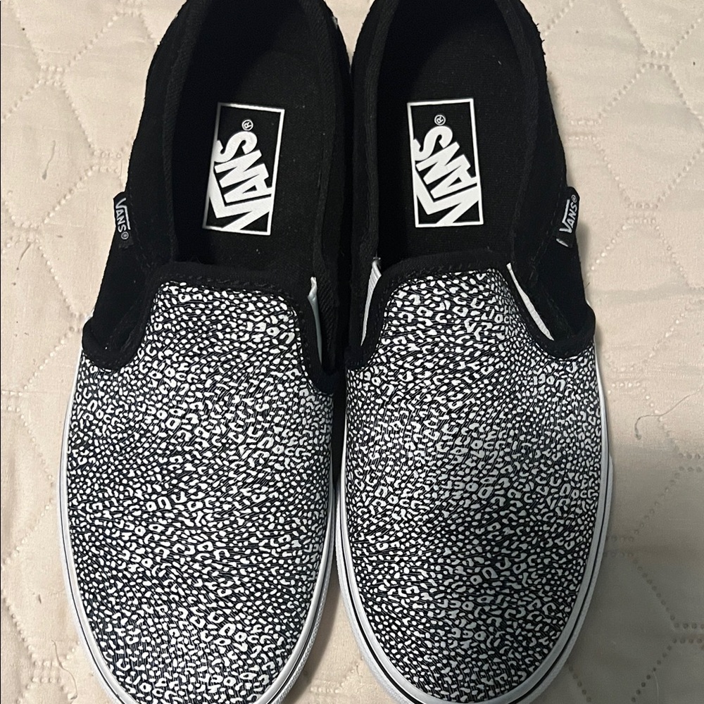 Woman's Vans Leopard Slip On Size 7 Never been worn - Picture 8 of 8
